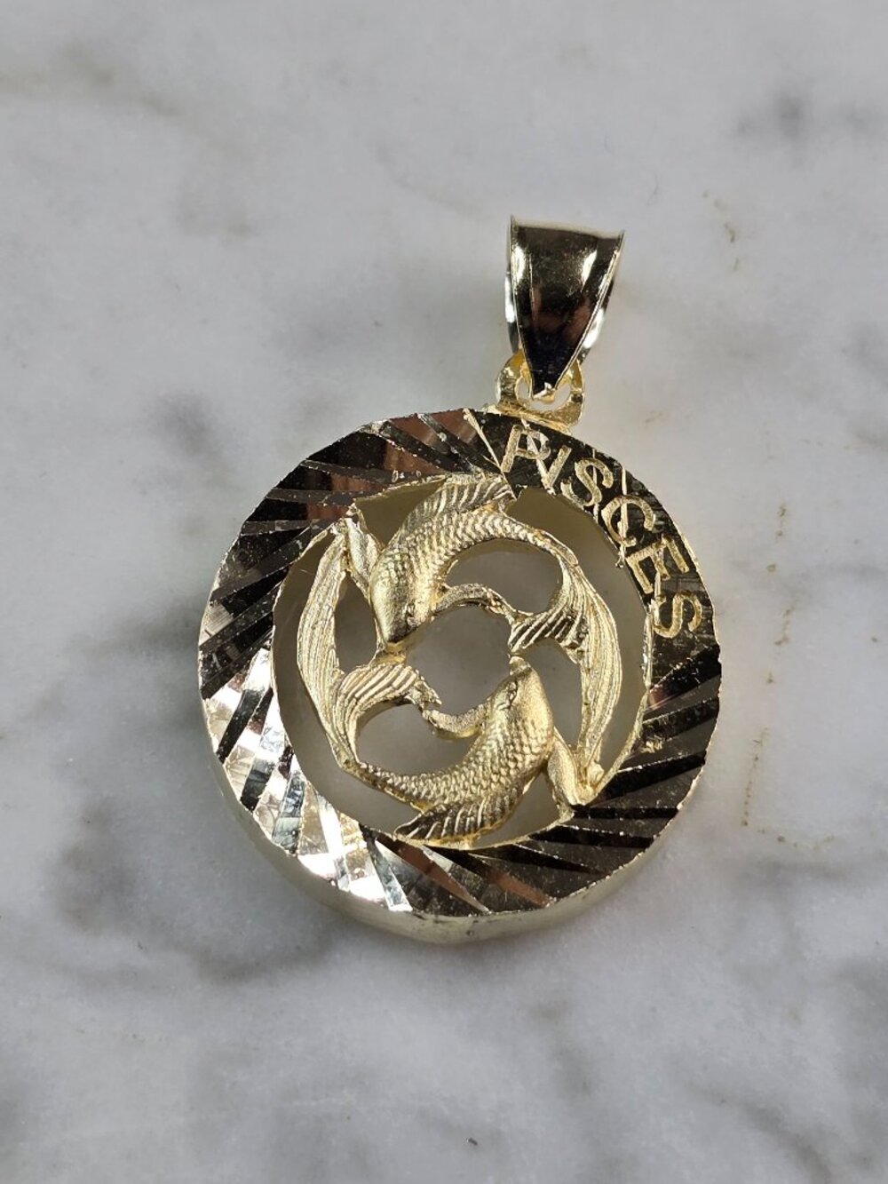Womens Vintage Estate Gold Tone Zodiac Pisces Pendant E2391